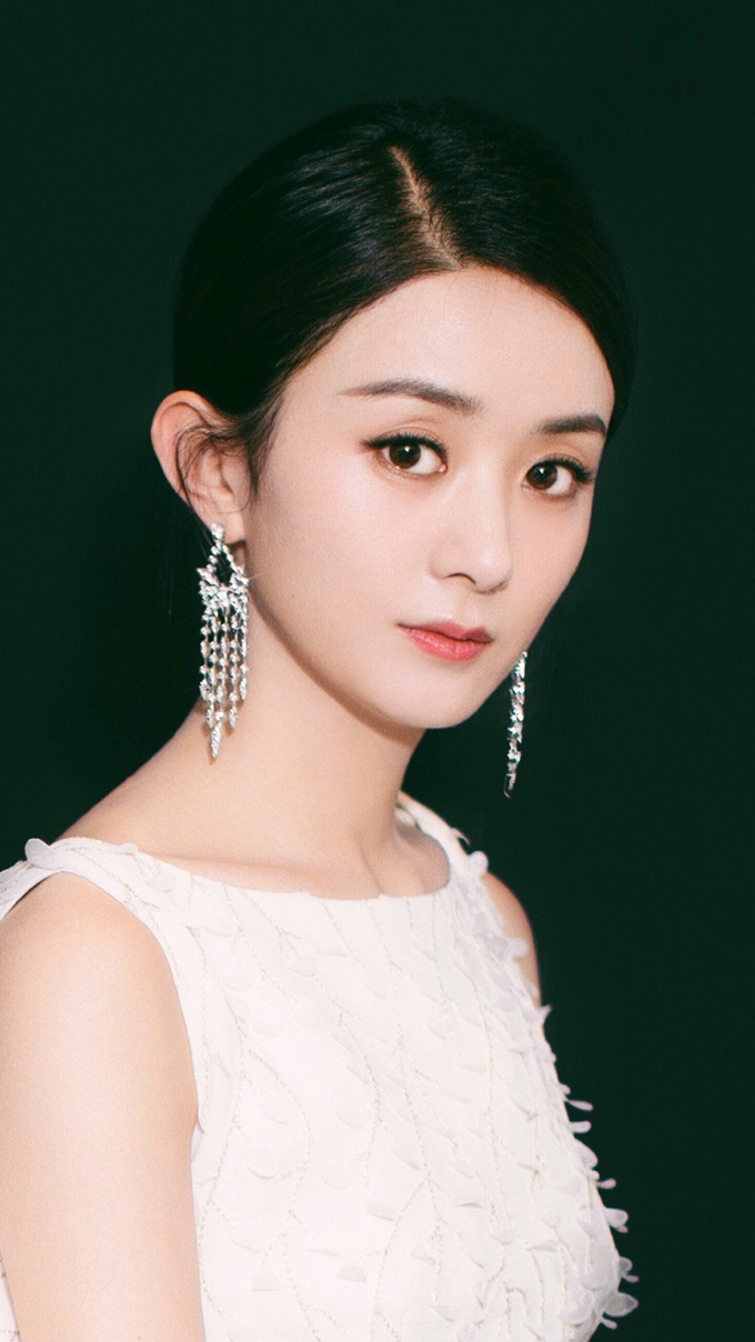 赵丽颖唯美优雅白裙写真[2]