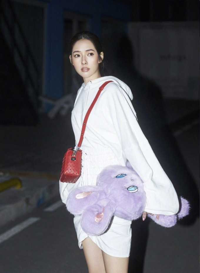 郭碧婷最新深夜时尚街拍写真[2]