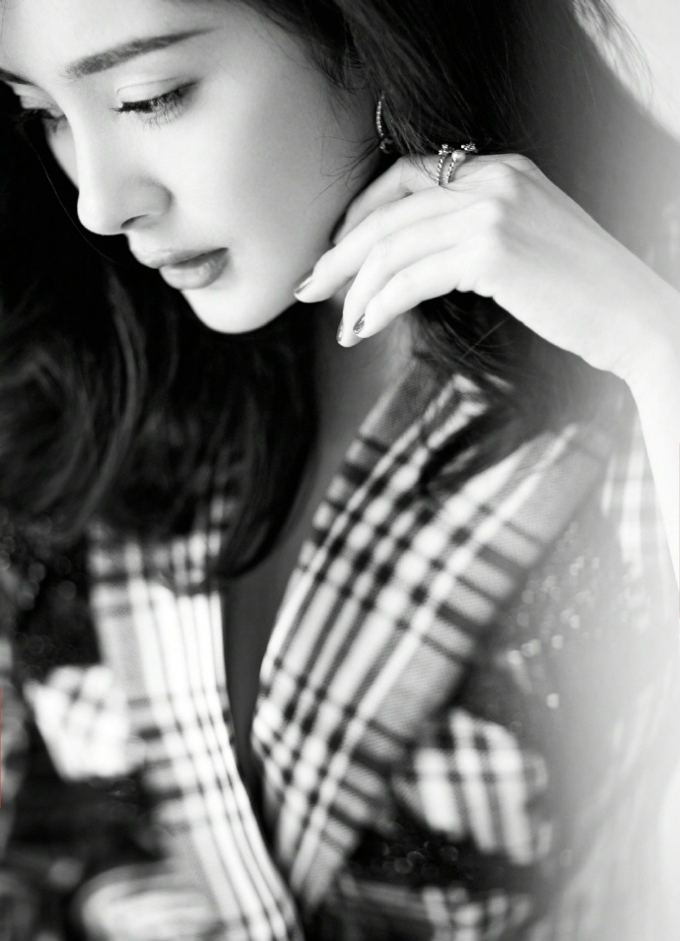 杨幂格子西装冷艳性感写真[5]