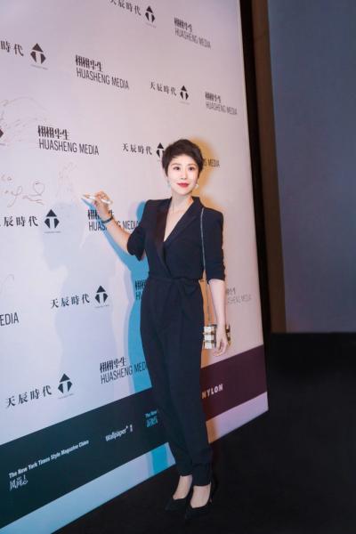 海清黑色低胸装优雅性感写真