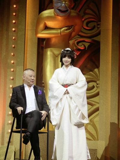 柳岩美艳饰小乔 狂撩郭德纲