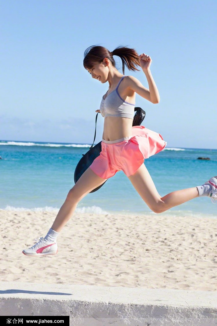 日本业界清纯偶像真野惠里菜美乳户外运动写真图片[5]