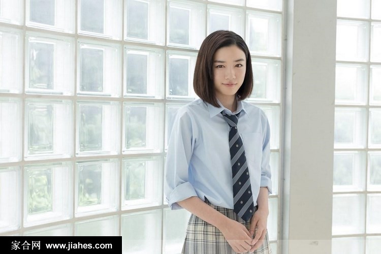 日本美女永野芽郁清纯学生制服俏皮短发甜笑写真图片[3]