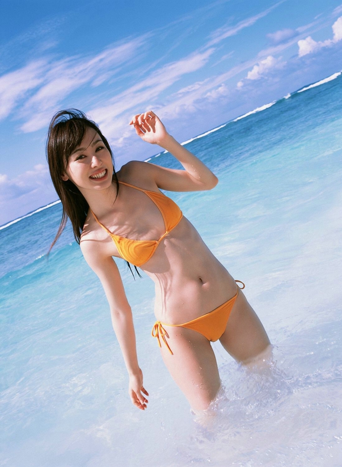 橘色比基尼靓丽嫩模秋山莉奈性感迷人写真[2]