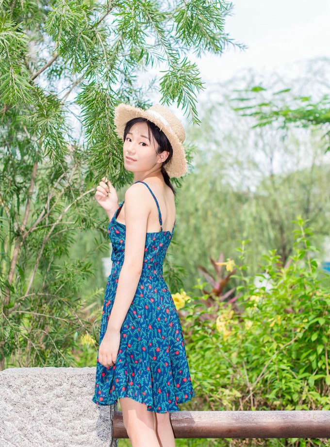 丰满少妇苍井优香街拍美乳诱惑写真[9]
