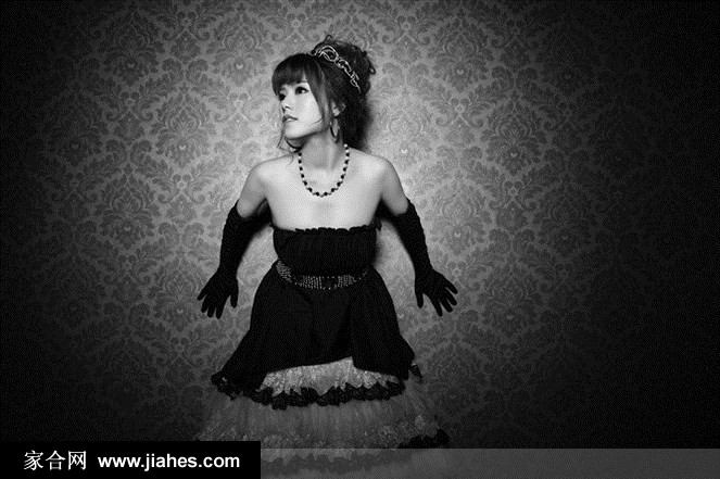 风情美少妇娜娜抹胸短裙小蛮腰高跟美腿写真[26]